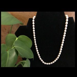 Pale pink pearl necklace / choker